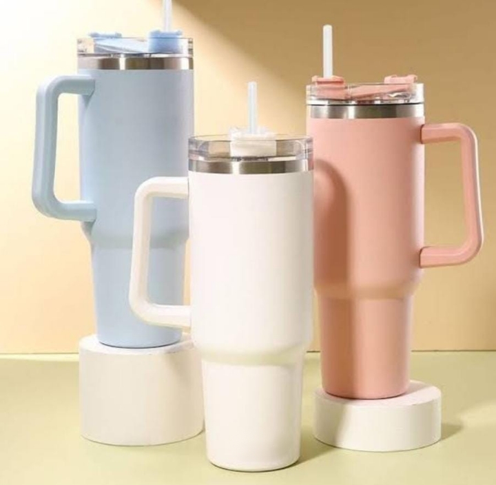 <p>&nbsp;Tumbler With Straw</p>